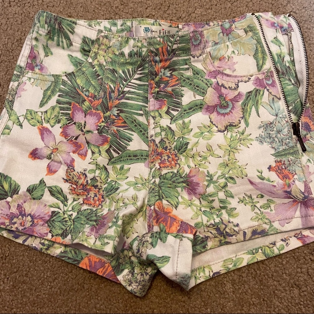 Floral short shorts! Love fire brand size 00